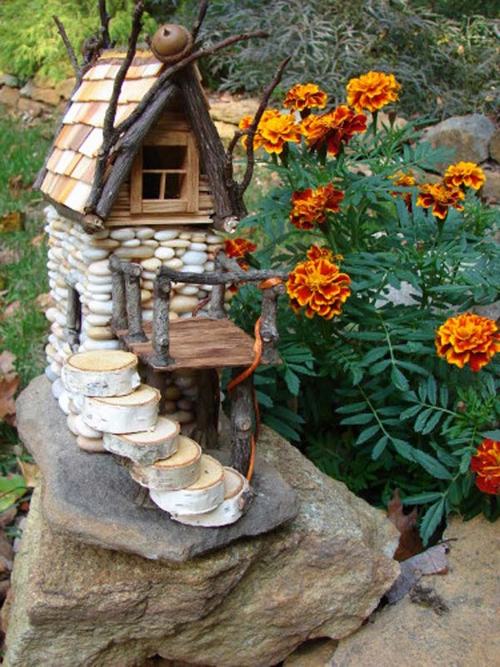 Trang trí sân vườn bằng nhà đá mini xinh đẹp